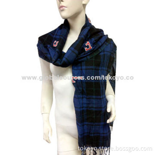 Woven check scarf with letter embroidery, acrylic and viscose, yarn dye, measures 180*70+8cm tassels